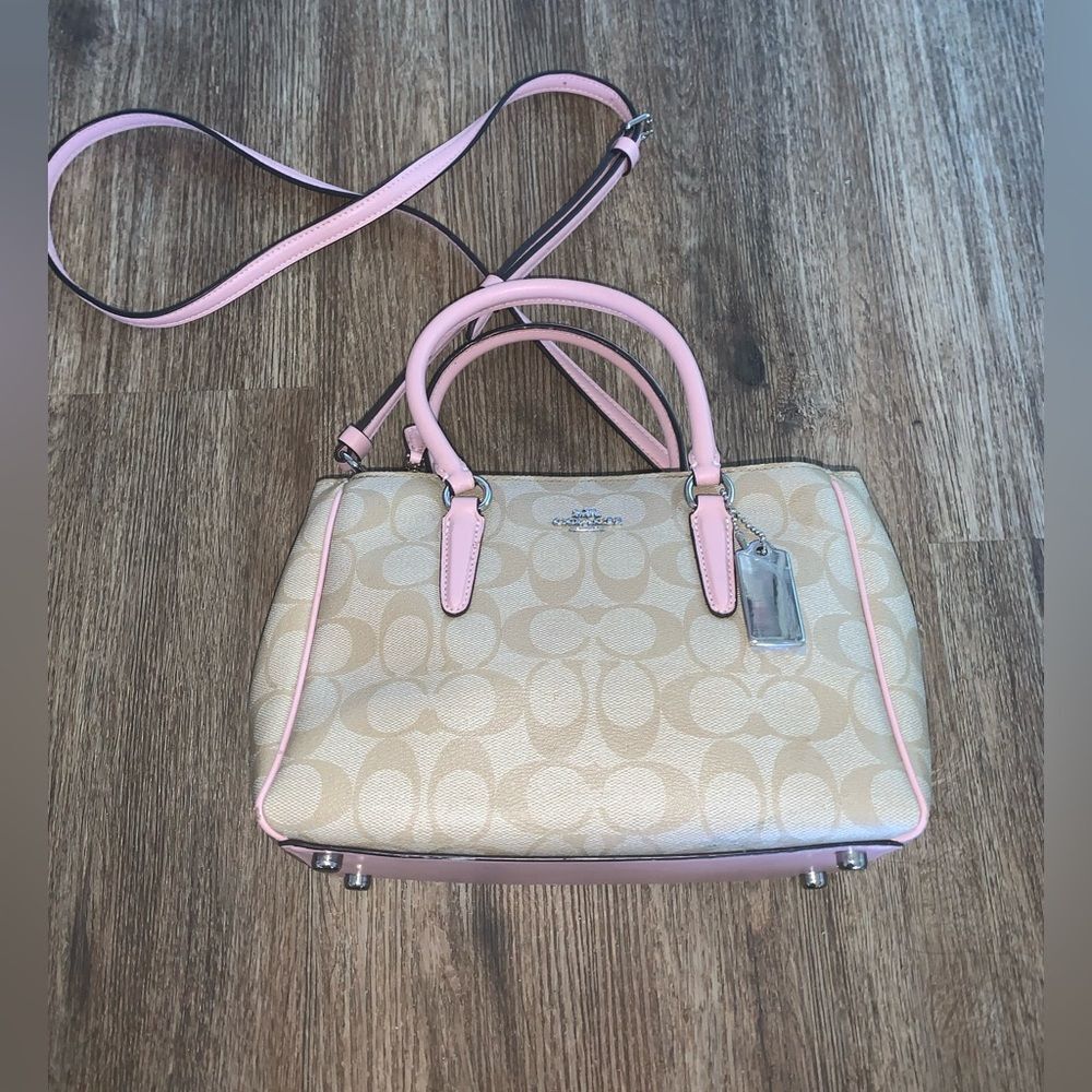 Coach purse / shoulder bag 4 pockets excellent new condition pre owned